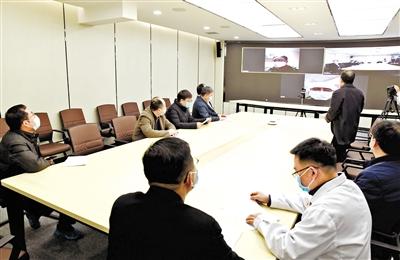 蘭大校長嚴純華等視頻連線蘭大一院、二院支援湖北醫(yī)療隊員