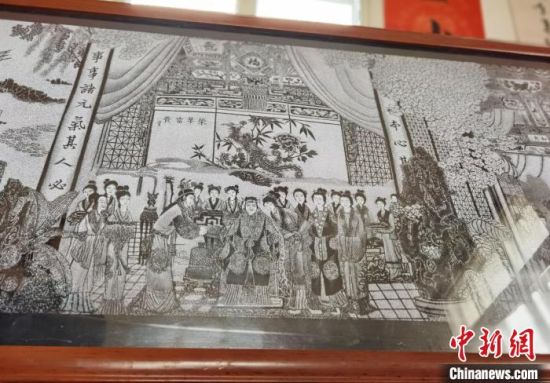 圖為陶世清的影雕作品?！钅?攝