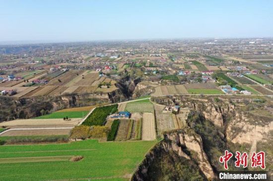 圖為位于甘肅省慶陽市西峰區(qū)境內(nèi)的南佐遺址地貌。(資料圖) 甘肅省文物局供圖
