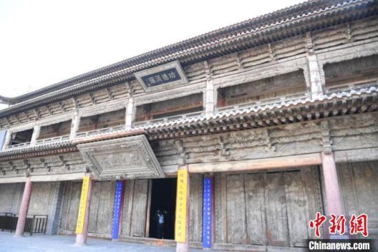 圖為張掖大佛寺建筑外圍?！钇G敏 攝