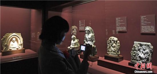 2018年8月，《平山郁夫的絲路世界——平山郁夫絲綢之路美術館文物展》在甘肅敦煌莫高窟開展。中新社記者 楊艷敏 攝