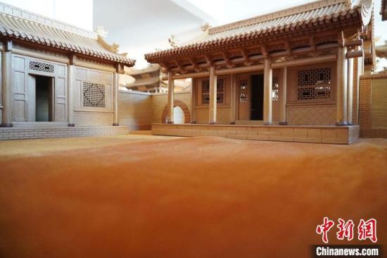 圖為微縮建筑蘭州四合院內(nèi)部結(jié)構(gòu)。　九美旦增 　攝