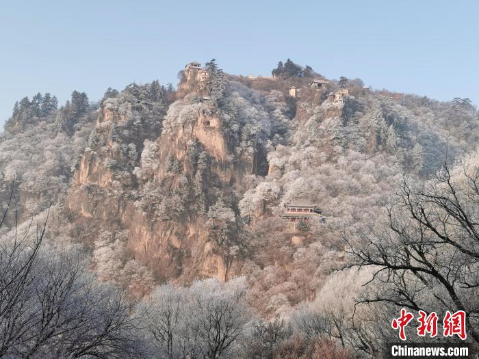 圖為崆峒山霧凇景色?！⌒煺袢A 攝