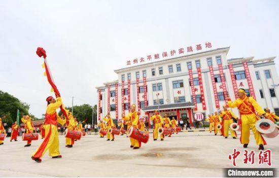 2021年6月30日，蘭州太平鼓教育保護實踐基地啟動儀式在蘭州新區(qū)舉行。(資料圖) 高展 攝