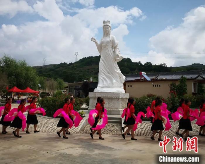 甘肅省西和縣乞巧節(jié)活動(dòng)。殷春永 攝