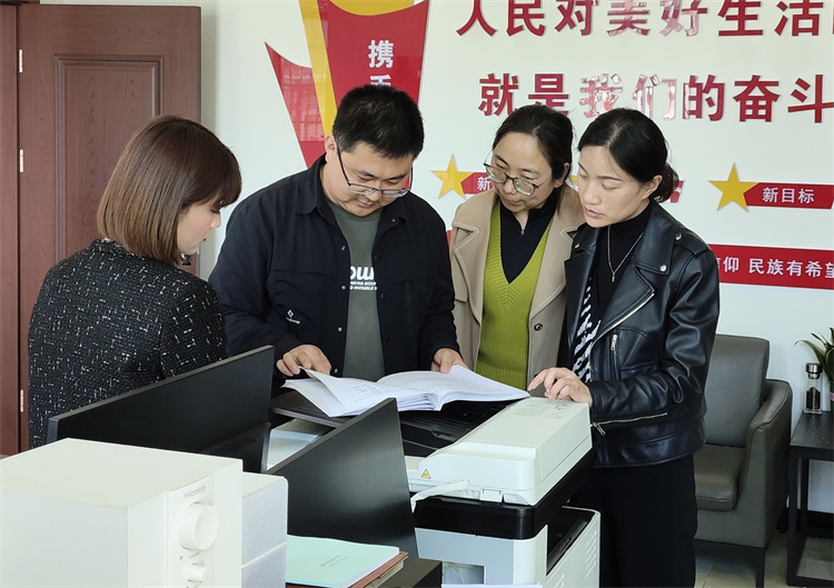 徽縣紀(jì)檢監(jiān)察系統(tǒng)組成3個(gè)片區(qū)協(xié)作交叉檢查組深入各鄉(xiāng)鎮(zhèn)督查惠民惠農(nóng)政策落實(shí)、村集體“三資”規(guī)范管理等工作.jpg
