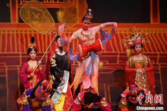 2023年第六屆敦煌文博會(huì)期間，系列演藝上演。(資料圖)李亞龍 攝
